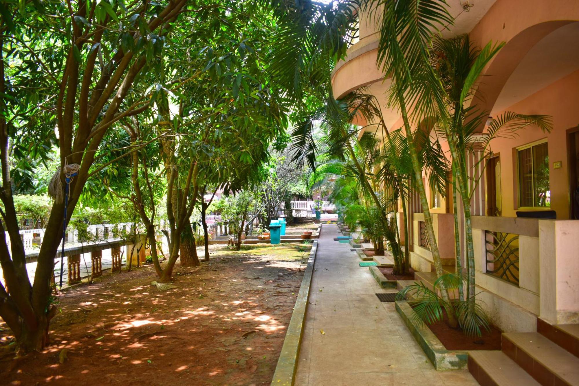 Jains Royal Palace Resorts Йелагери Экстерьер фото