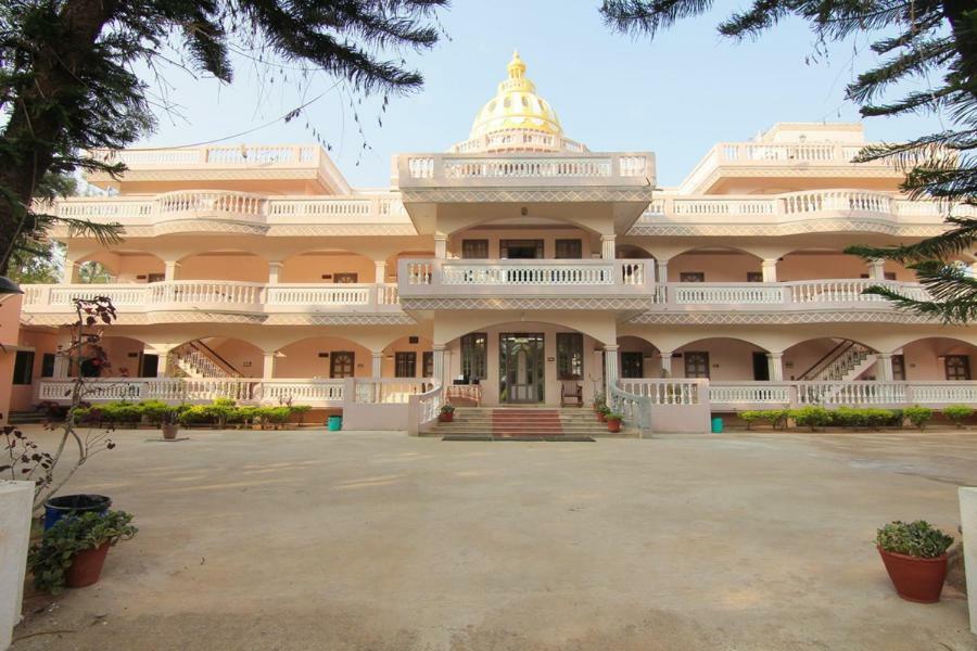 Jains Royal Palace Resorts Йелагери Экстерьер фото