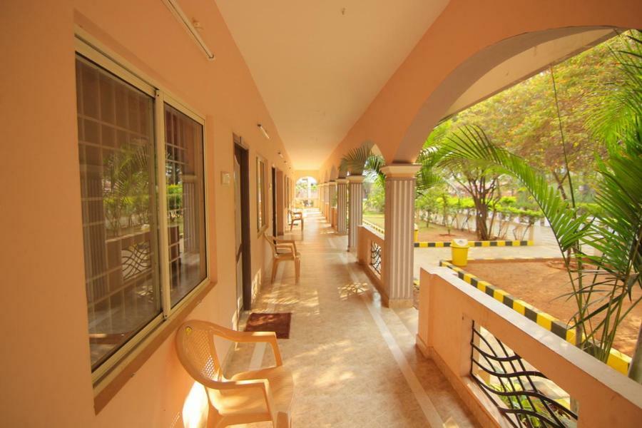 Jains Royal Palace Resorts Йелагери Экстерьер фото