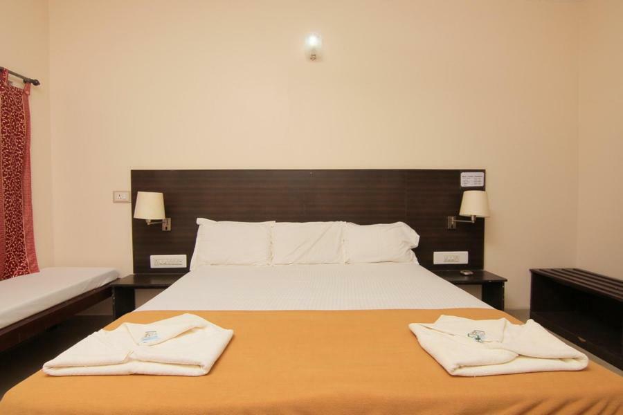 Jains Royal Palace Resorts Йелагери Экстерьер фото